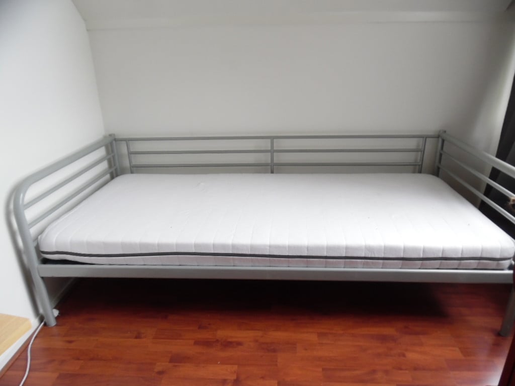 Eénpersoonsbed.