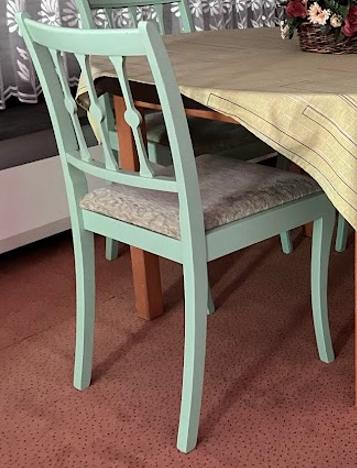 Tafel en stoelen
