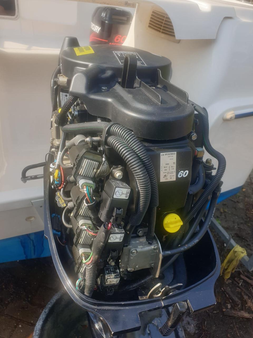 Quicksilver pilothouse 560 met 60 pk mercury + trailer bouwjaar 2003