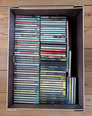 Doos met meer dan 80 cd's