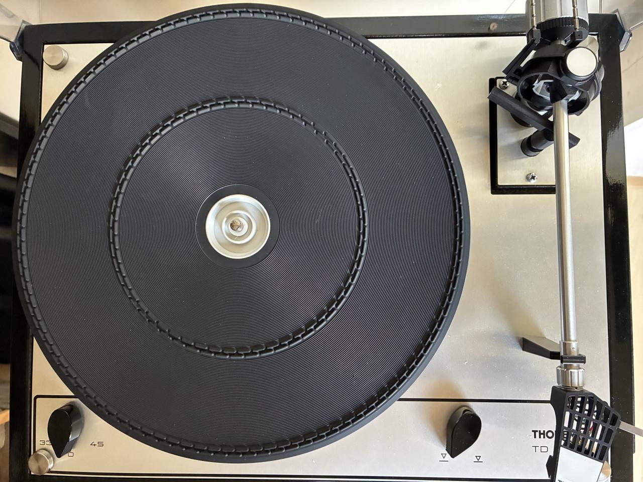 Thorens TD 166 met Shure 95 element.
