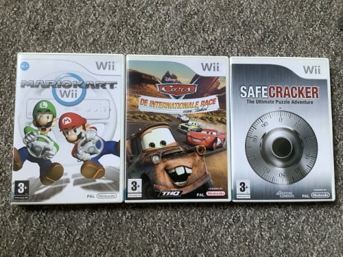 3 Spellen voor de Nintendo Wii :  - Mario Kart - Disney’s Cars,