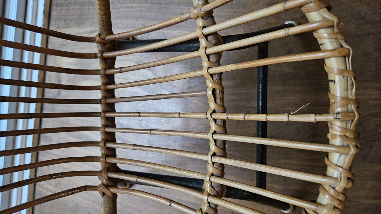 Antieke rotan kinderstoeltjes