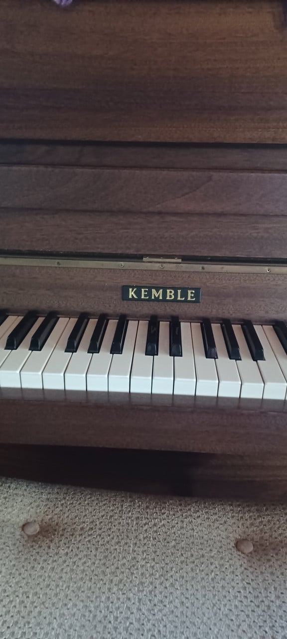 Piano Kemble