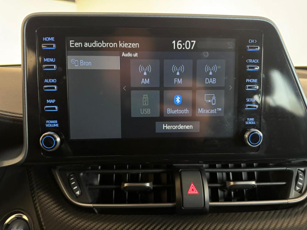 Toyota C-hr 1.8 hybrid business plus