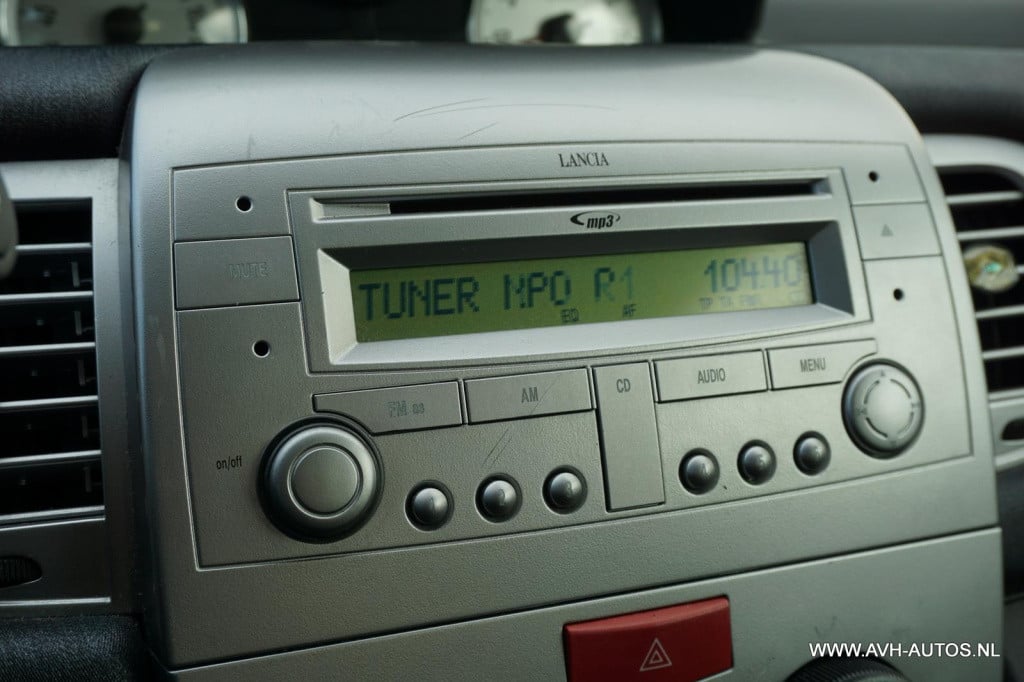 Lancia Y(psilon) 1.4-16v oro