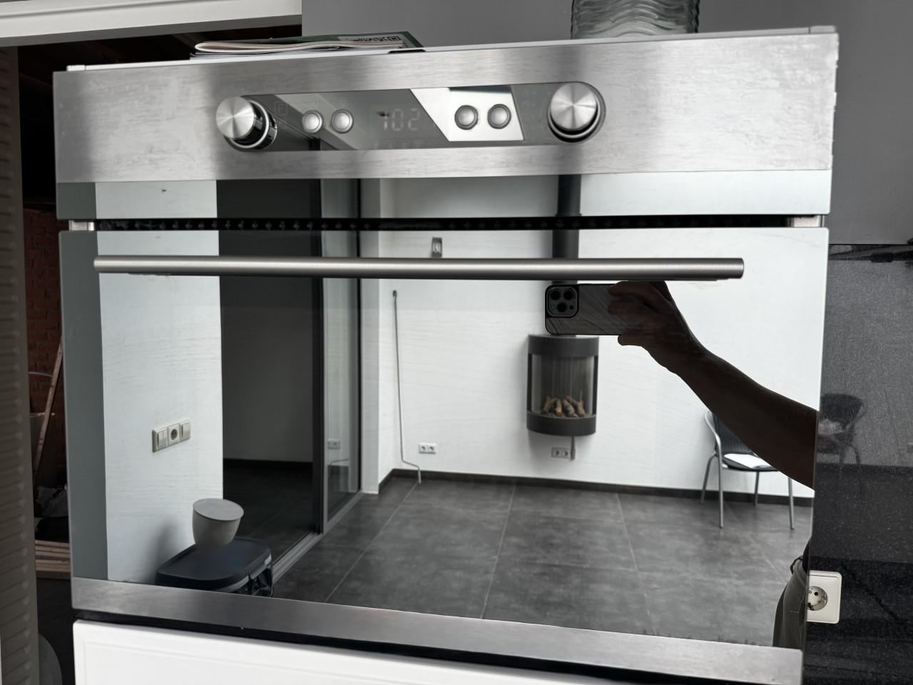 Complete hoekkeuken met granieten werkblad en apparatuur