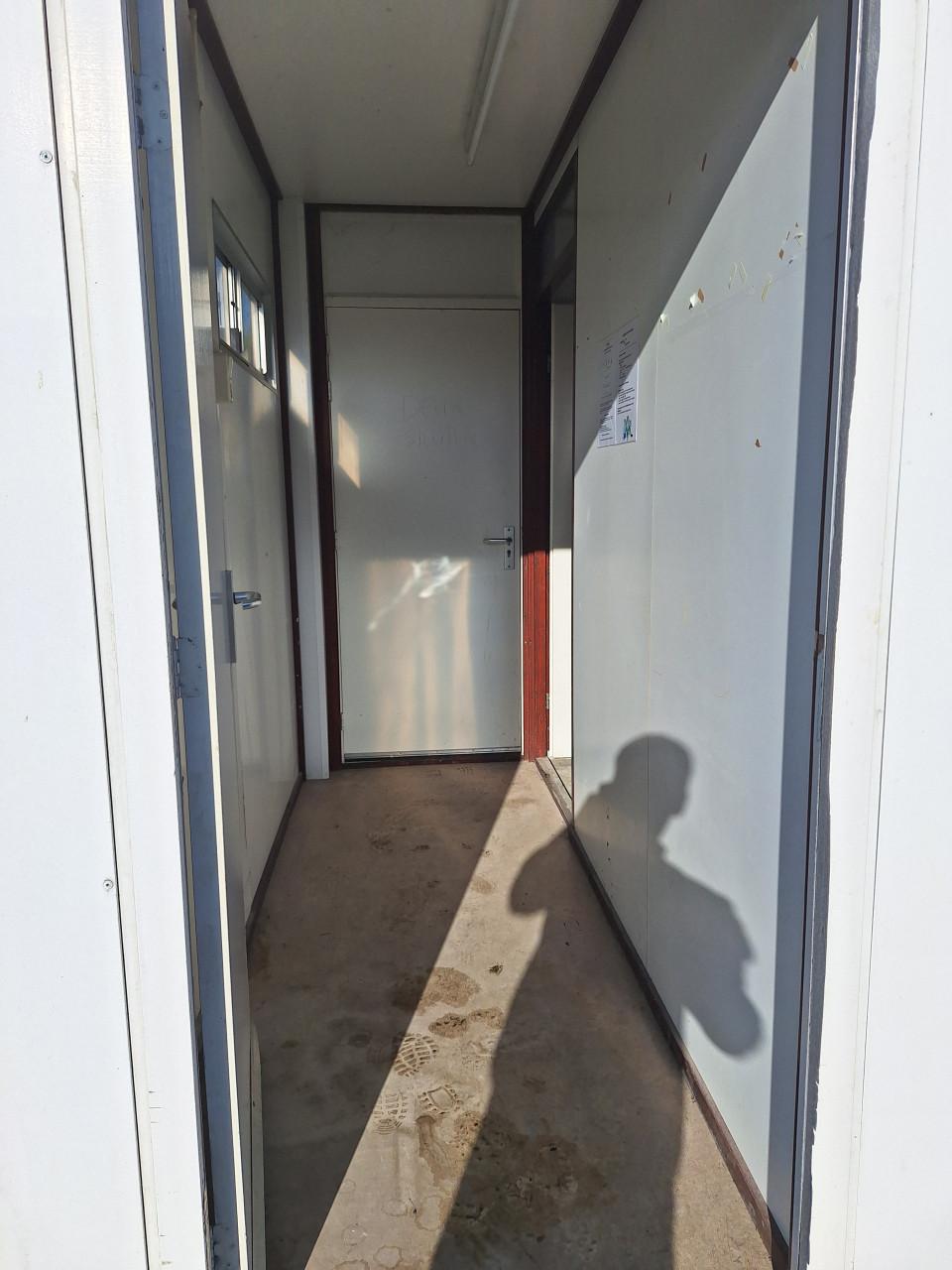 Wcunit geïsoleerd, sanitairunit, toiletgebouw,schaftkeet, bouwkeet, berging