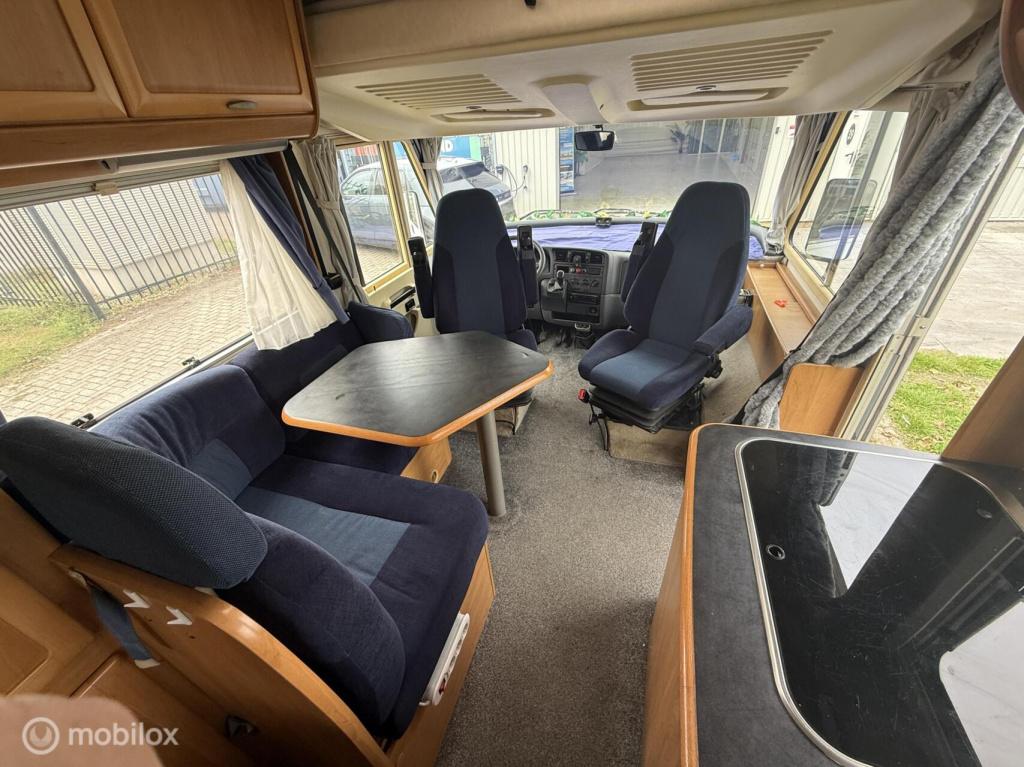 Hymer Onbekend b574 – ruime integraalcamper met vast bed én riant hefbed