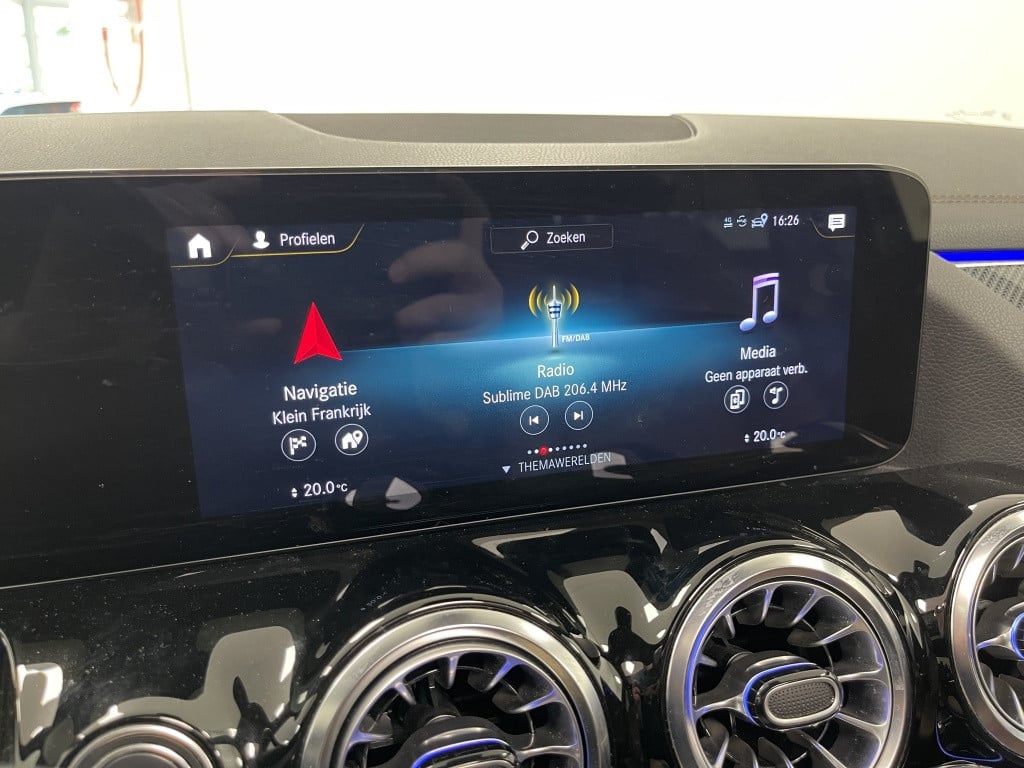 Mercedes-Benz Gla-klasse 250 e amg line | pano | 360 cam | leer | multibeam