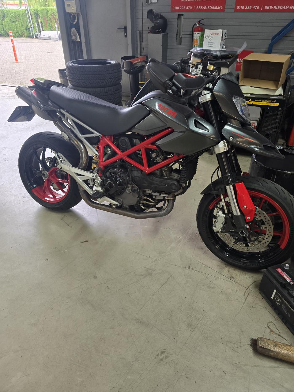 Ducati Hypermotard 1100 Evo