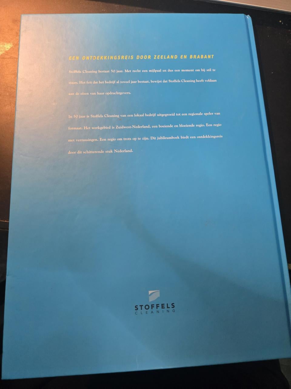 Boek "Zuiver Zeeland: Boeiend Brabant", 2004.