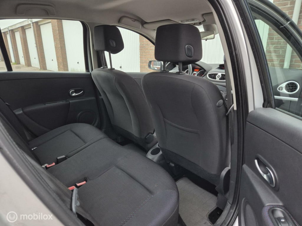 Renault Clio 1.6-16v dynamique / origineel nl / 5- deurs / airco / cruiseco