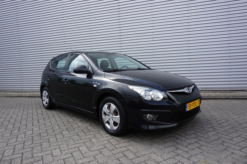 Hyundai I 30 1.4i i-drive cool airco / elektr. ramen / nap