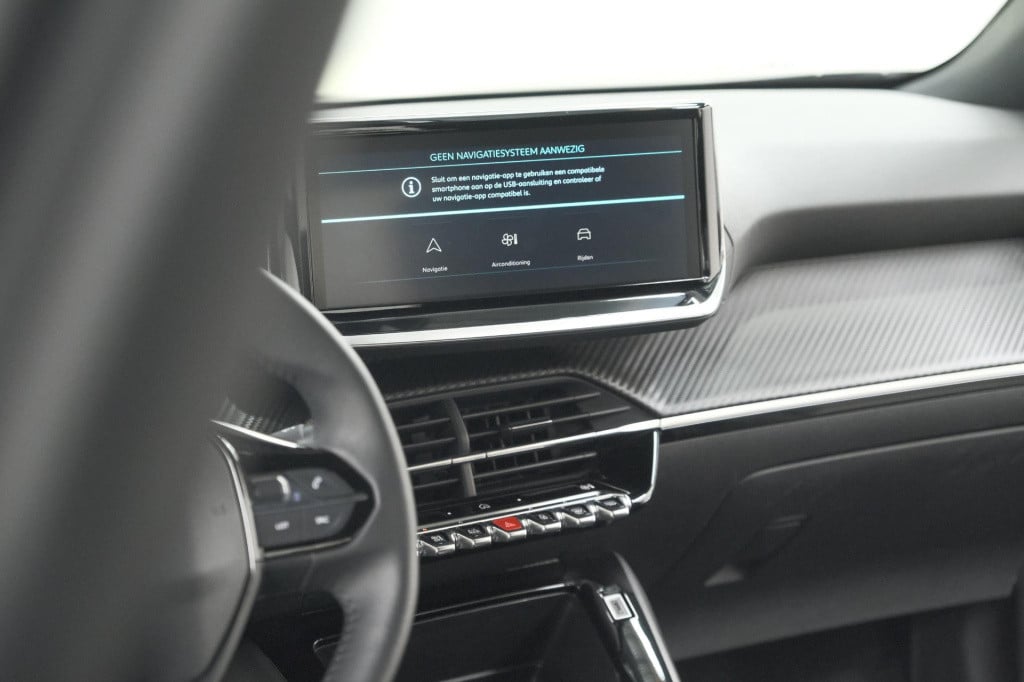 Peugeot E-2008 ev active 50 kwh | parkeersensoren | apple carplay | climate