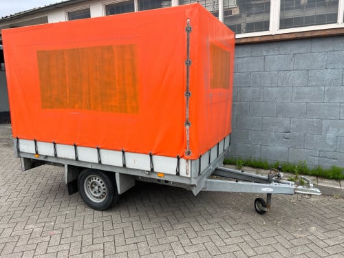 Dichte aanhanger Te Huur