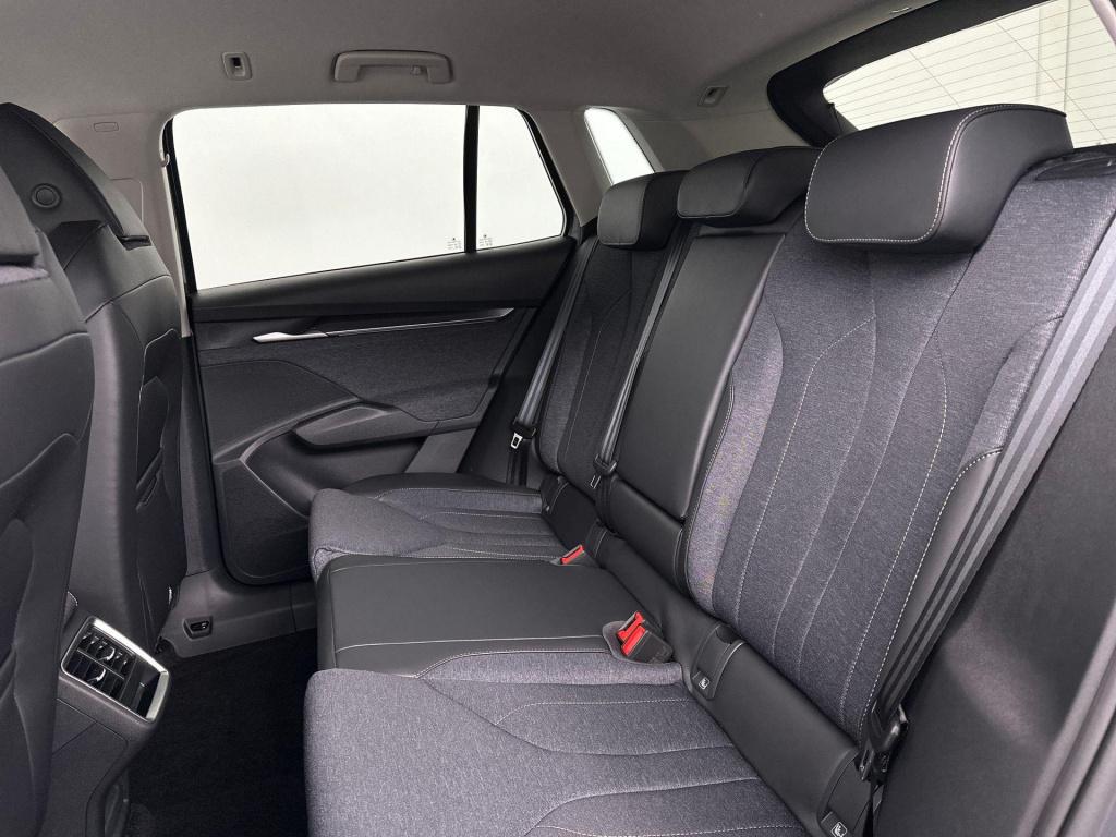 Skoda Elroq business edition tour elektromotor 150 kw / 204 pk