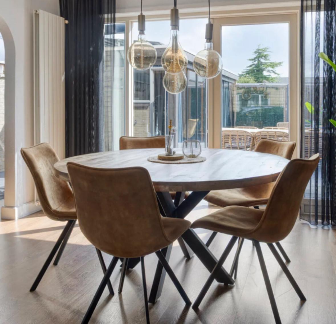 Ronde Mangohouten Tafel (150 cm) + 8 Velours Cognac Eetkamerstoelen