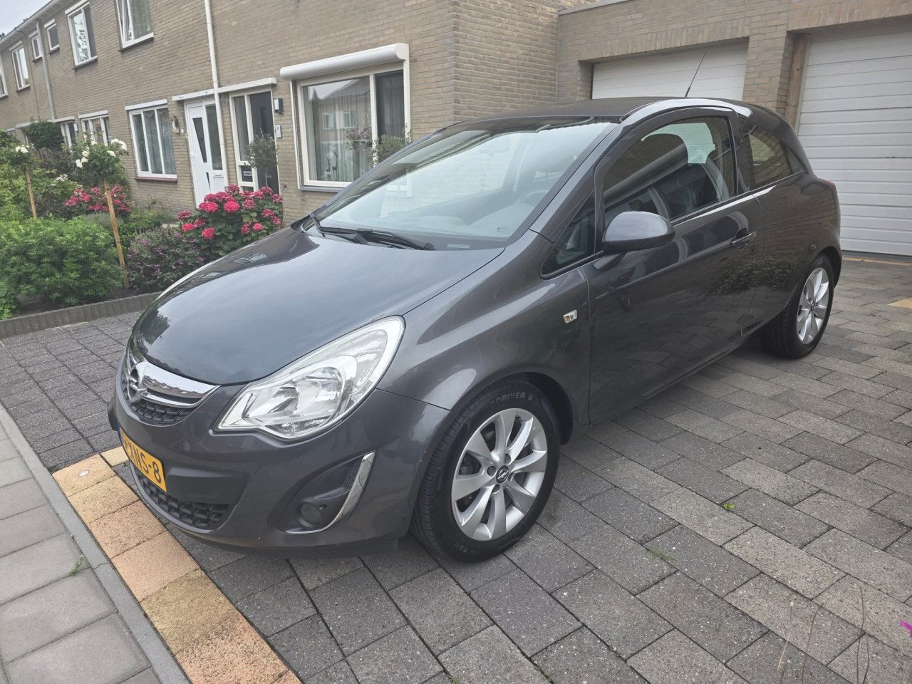 Tekoop zeer mooie Opel Corsa 1.2i 16V Anniversary Edition