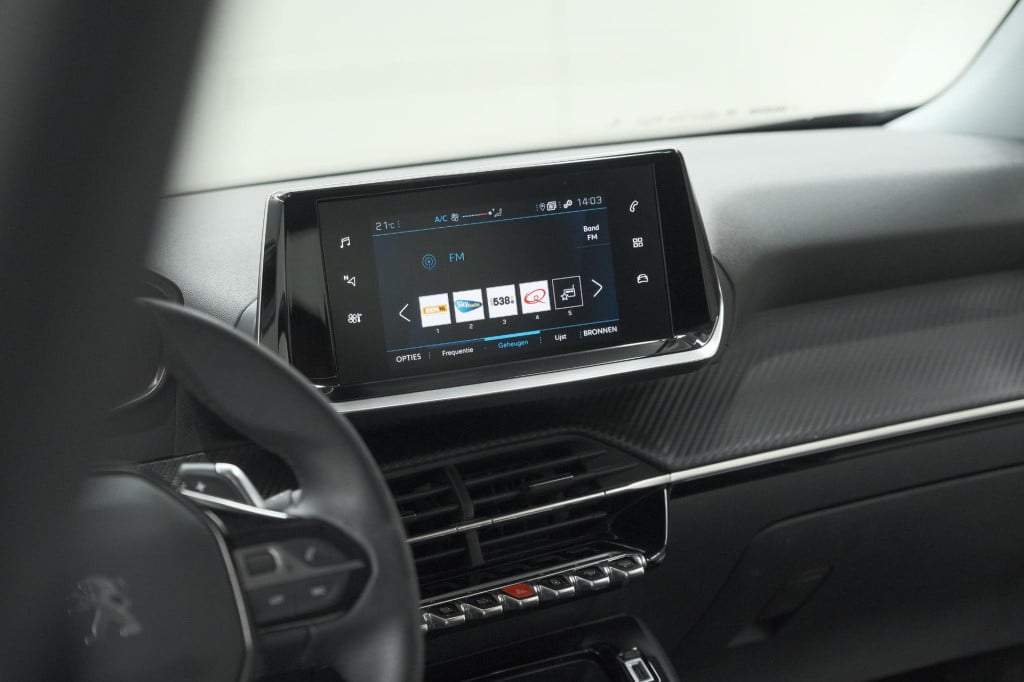 Peugeot 2008 puretech 130 eat8 active | parkeersensoren | navigatie | apple