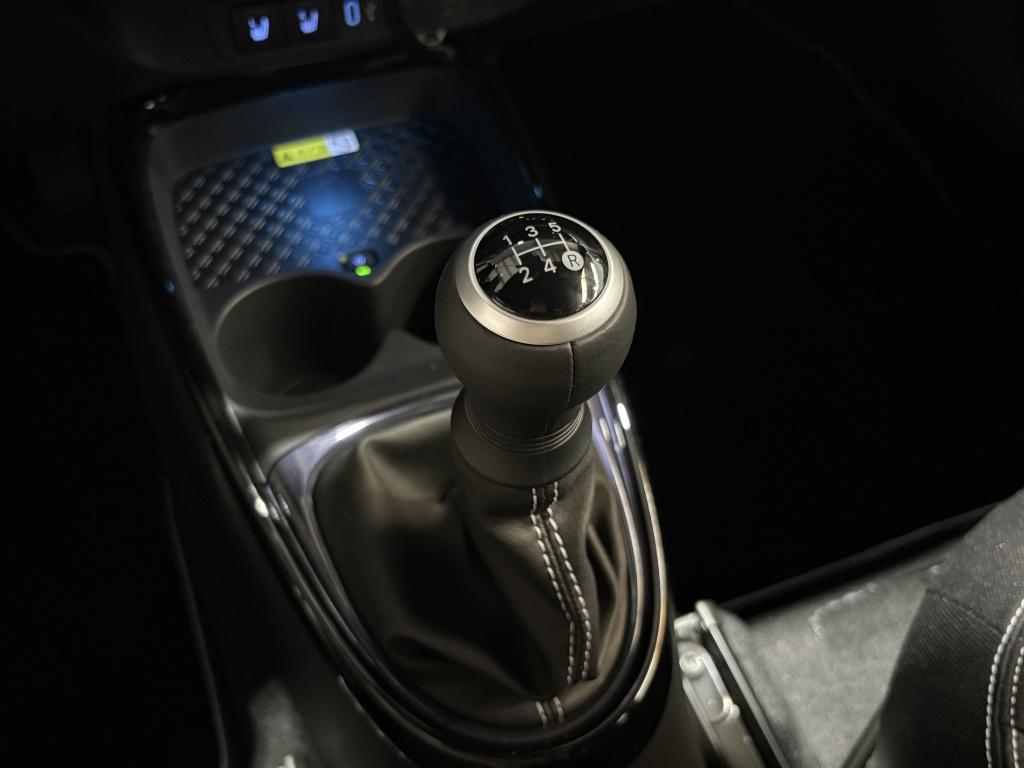 Toyota Aygo x 1.0 vvt-i mt jbl| pdc| stoel.verw| camera| keyless| climate