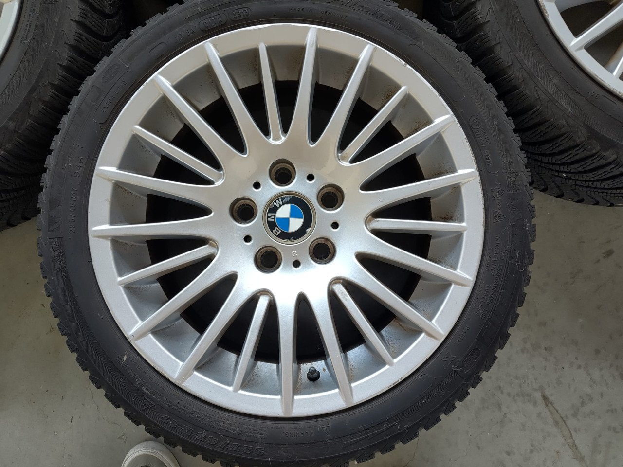 17 inch Lichtmetalen velgen + gebruikte banden maat 225/45/R17