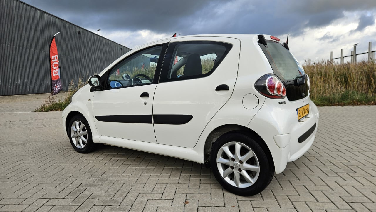 Zuinige TOYOTA AYGO 5drs AIRCO Bj. 11-2010 / NL AUTO  / 1:23 !