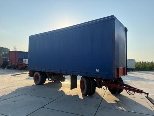 Diverse Huifwagens (stro wagen)