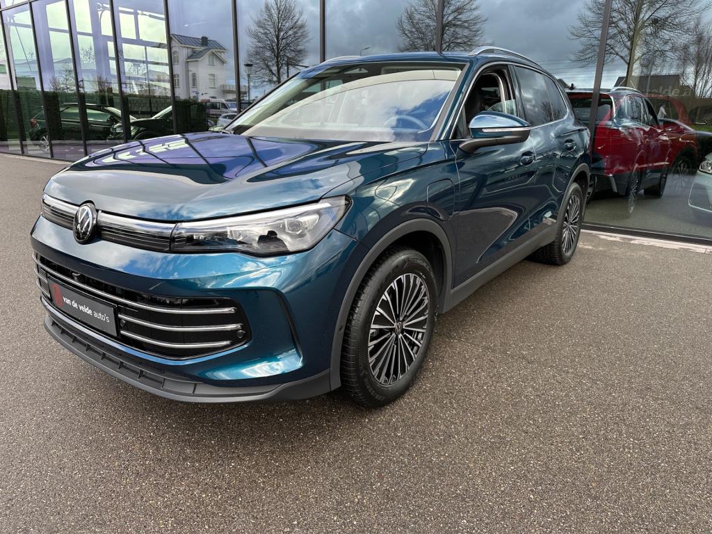 Volkswagen Tiguan 1.5 ehybrid elegance 204pk | trekhaak | 360 camera | dode