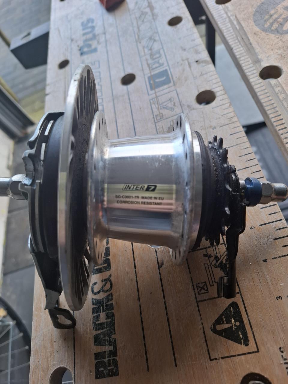 Voor wiel 28 inch en achternaaf 7 versnellingen.