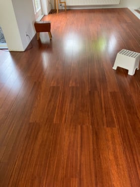 Laminaat bruin/rood ca 25-30m2 (gereserveerd)