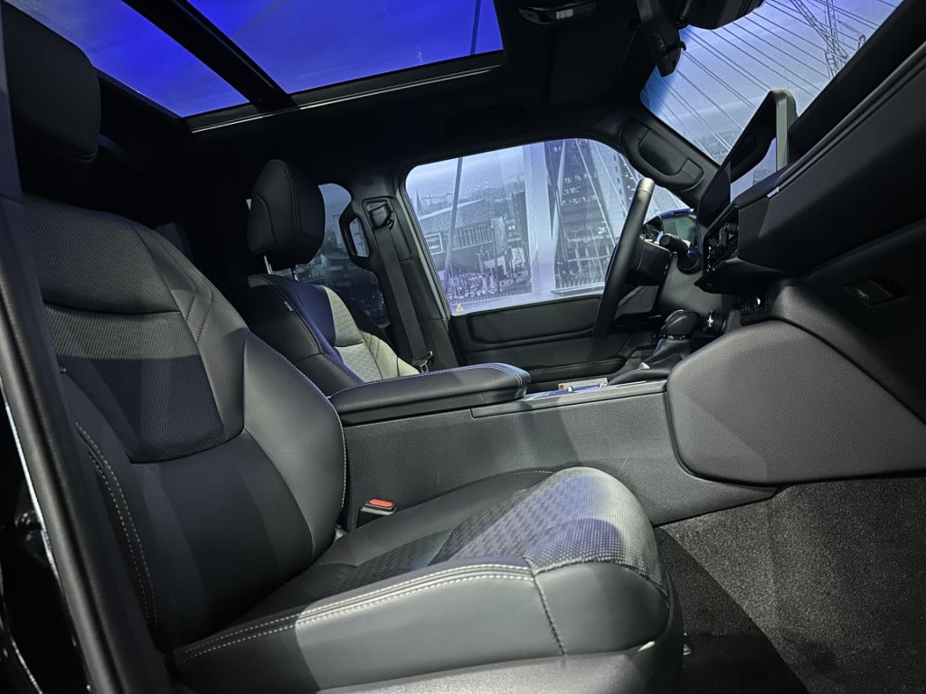 Toyota Land Cruiser 2.8 d-4d standard roof window van professional