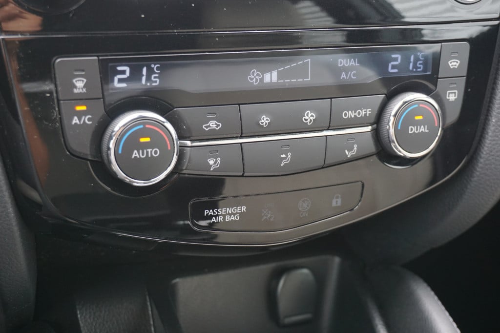 Nissan Qashqai 1.2 tekna climate / navi / camera / pano. / cruise / trekhaa