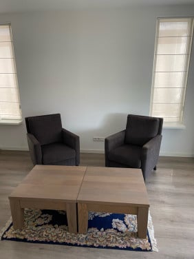 Stoeltjes + bijzettafeltjes met lades