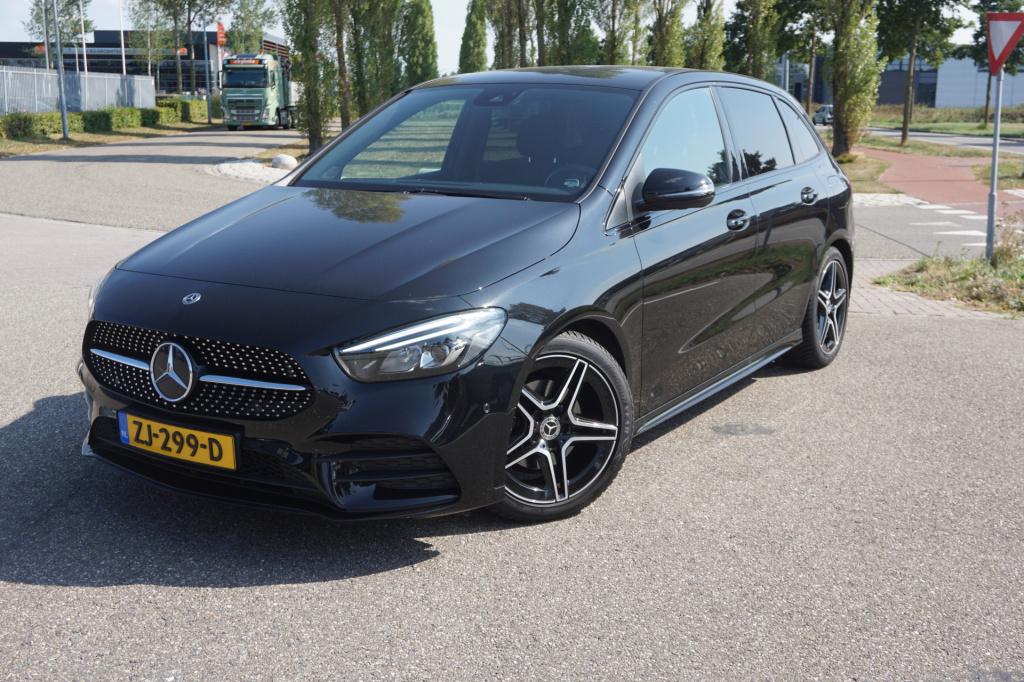 Mercedes-Benz B-Klasse 180 business solution amg l trekhaak l mbux l stoelv