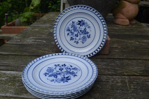 5 Identieke porseleinen gebaksbordjes