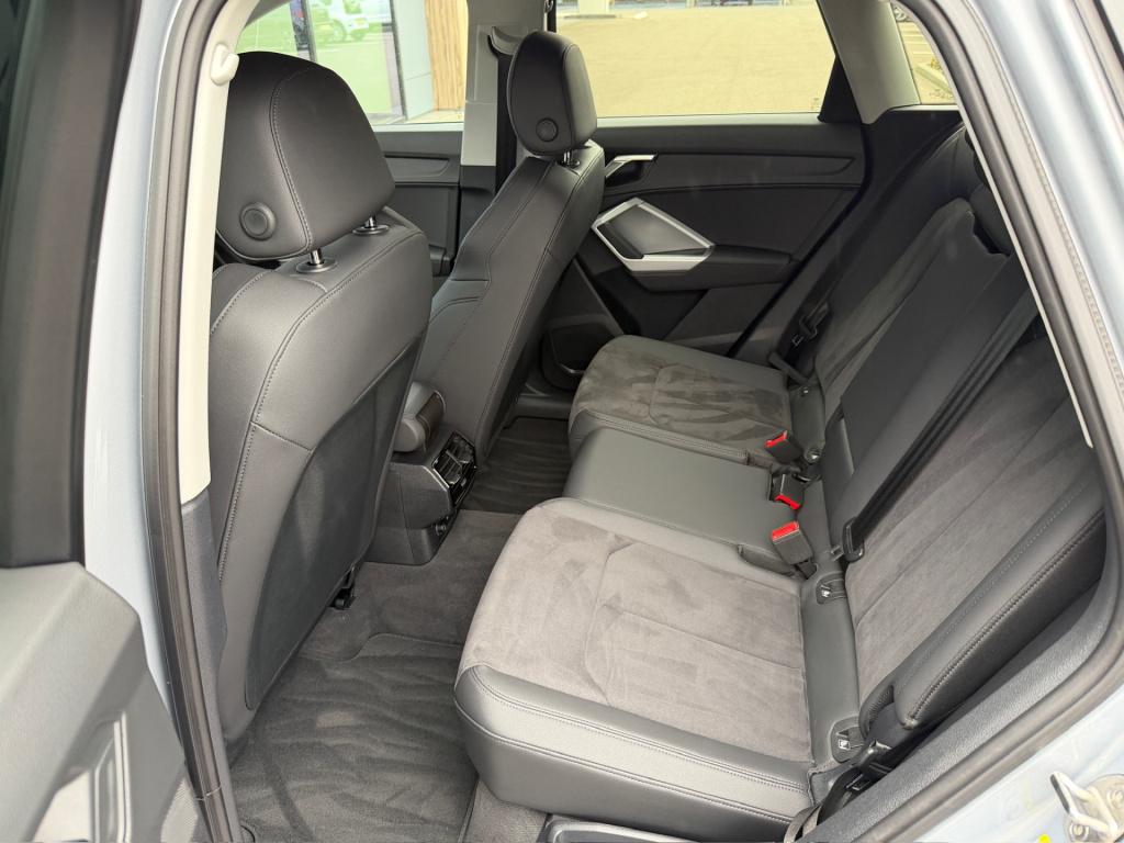 Audi Q3 35 tfsi 150pk s-tronic advanced | trekhaak | zwart optiek | dode ho