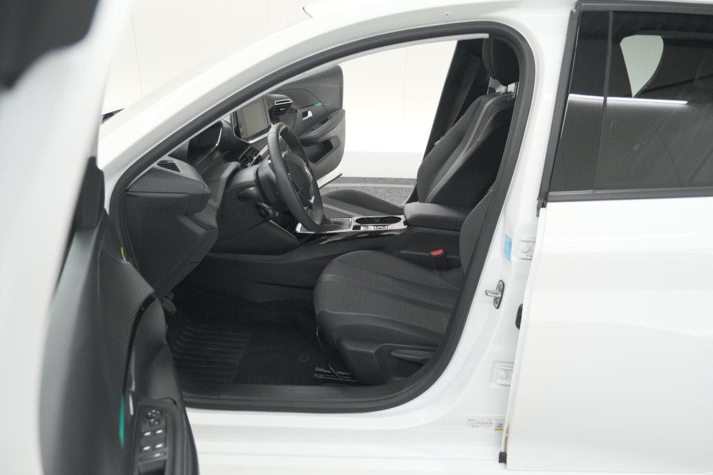 Peugeot 208 puretech 100 allure pack | camera | apple carplay | stoelverwar