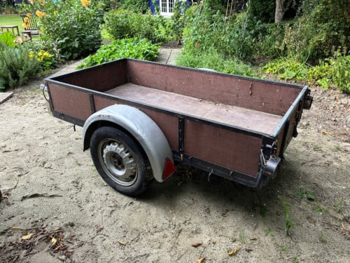 Te Koop degelijke ongeremde aanhanger