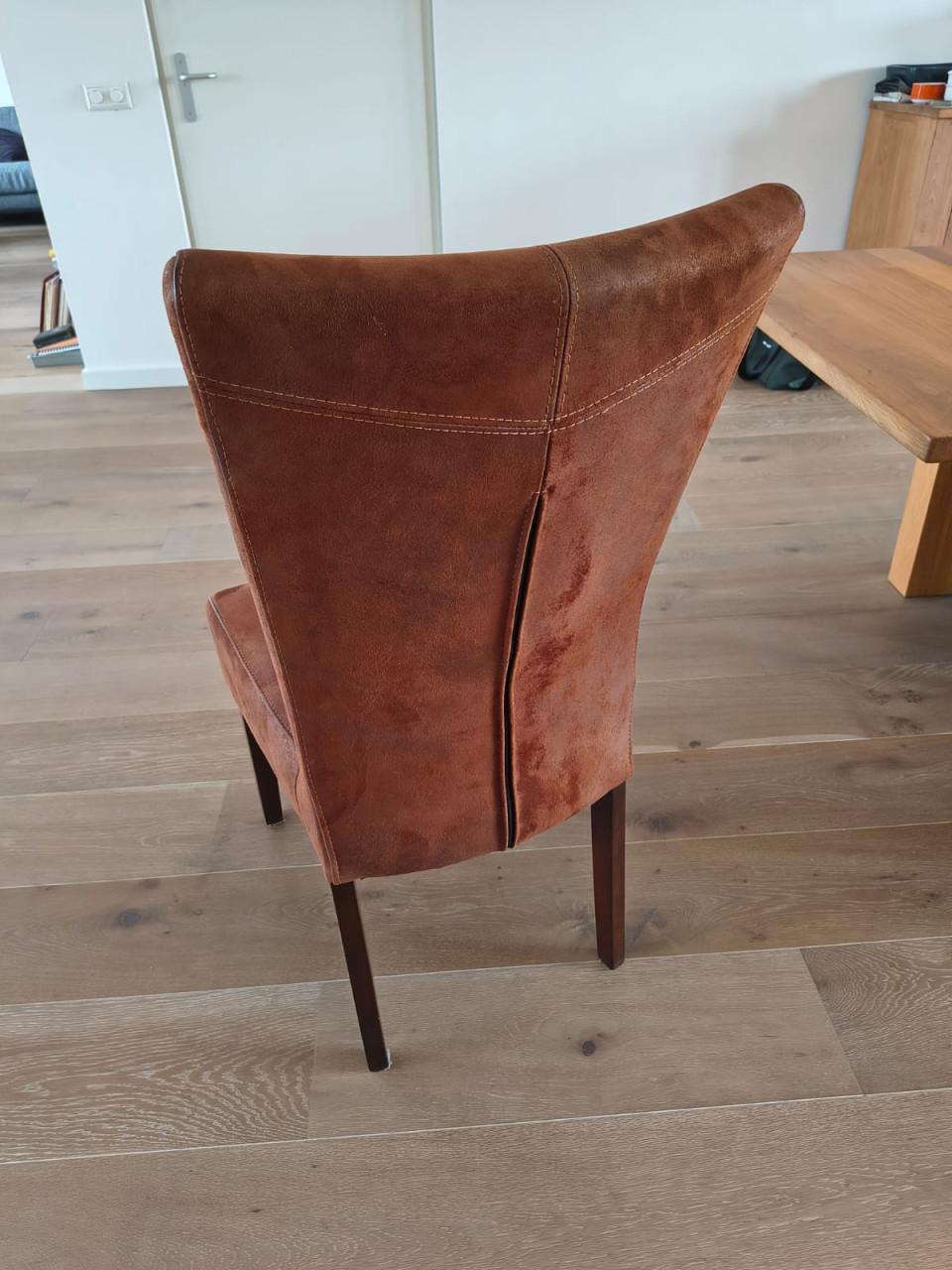 Mooie massieve tafel inclusief stoelen en lamp