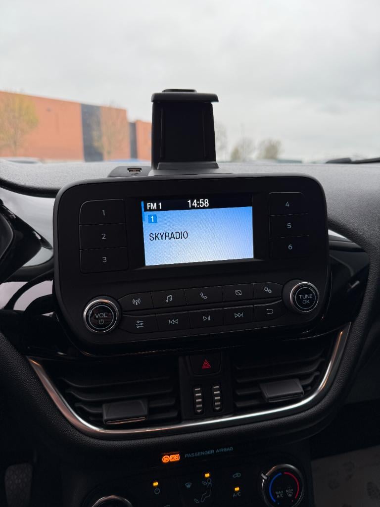 Ford Fiesta 1.1 - trend - cruisecontrol