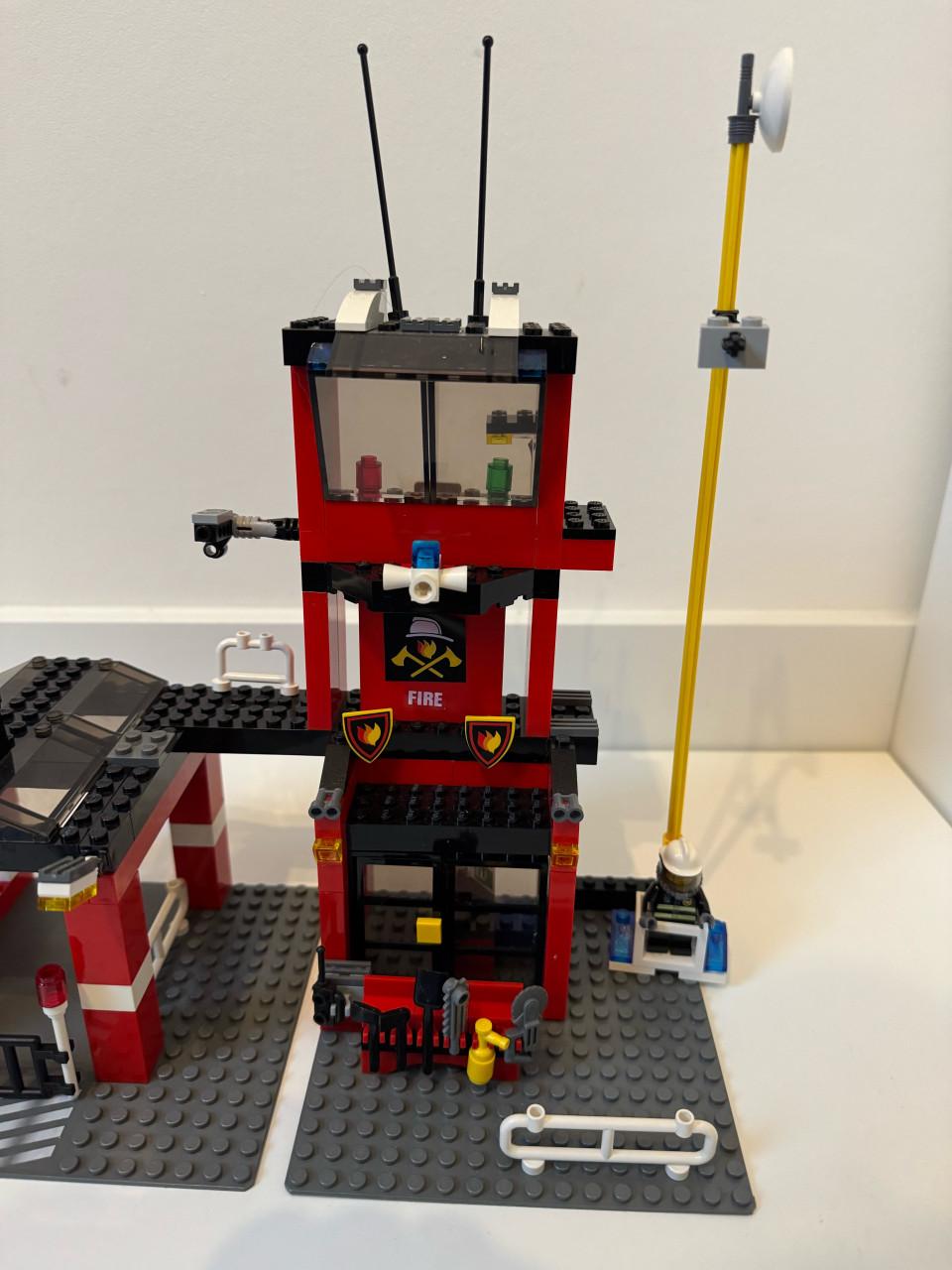 Complete Lego City Brandweerkazerne set 7240.