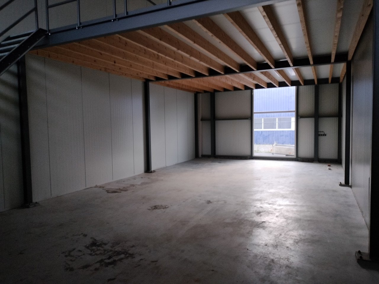 Te huur   164 M2 bedijfsruimte in Middelburg