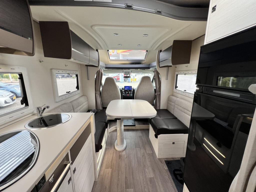 Chausson Onbekend 757 welcome | 2 enkele bedden + 1 groot bed | camera | tv