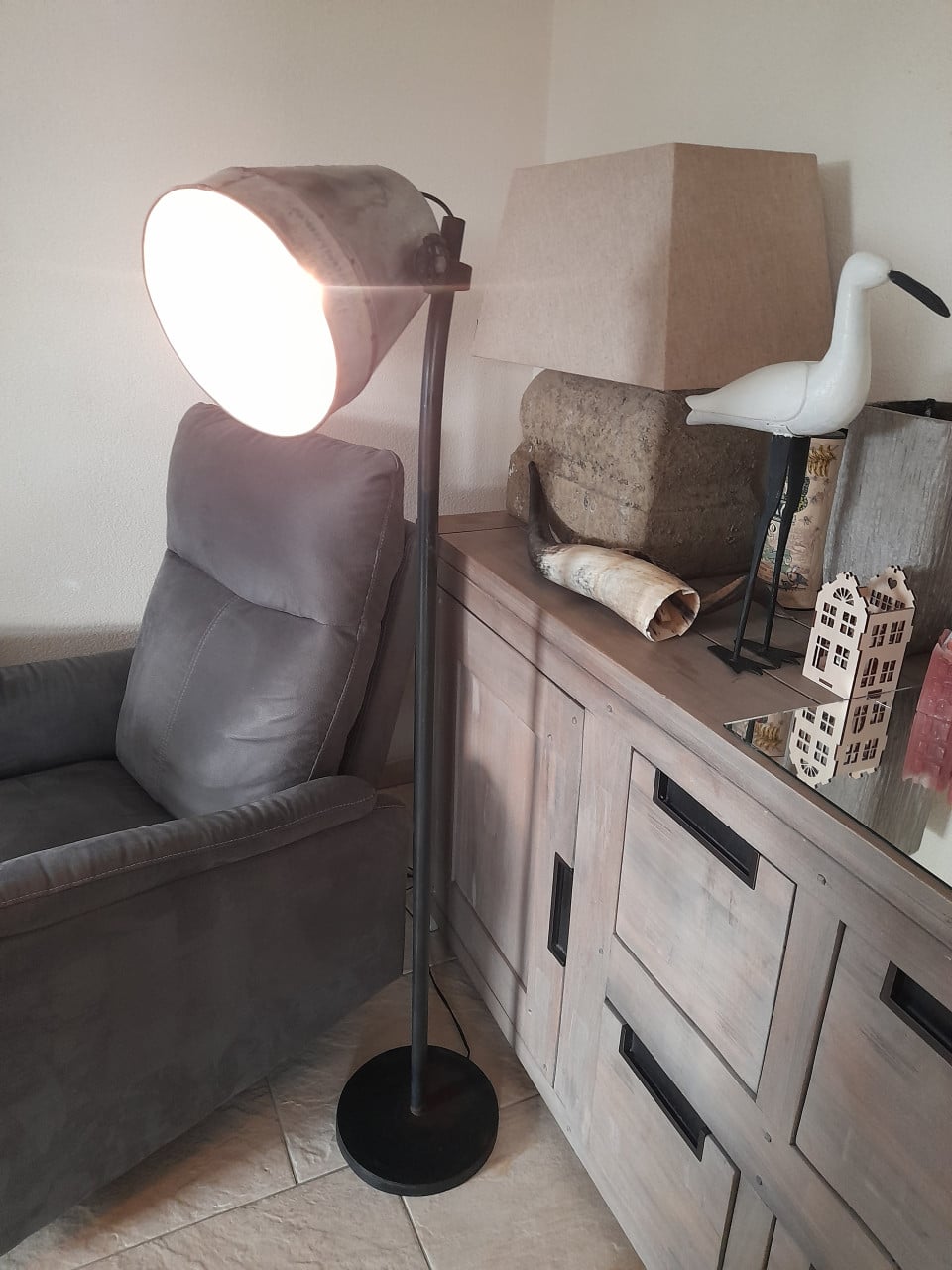 Leuke metalen vloerlamp (in goede staat )  Industriele look!