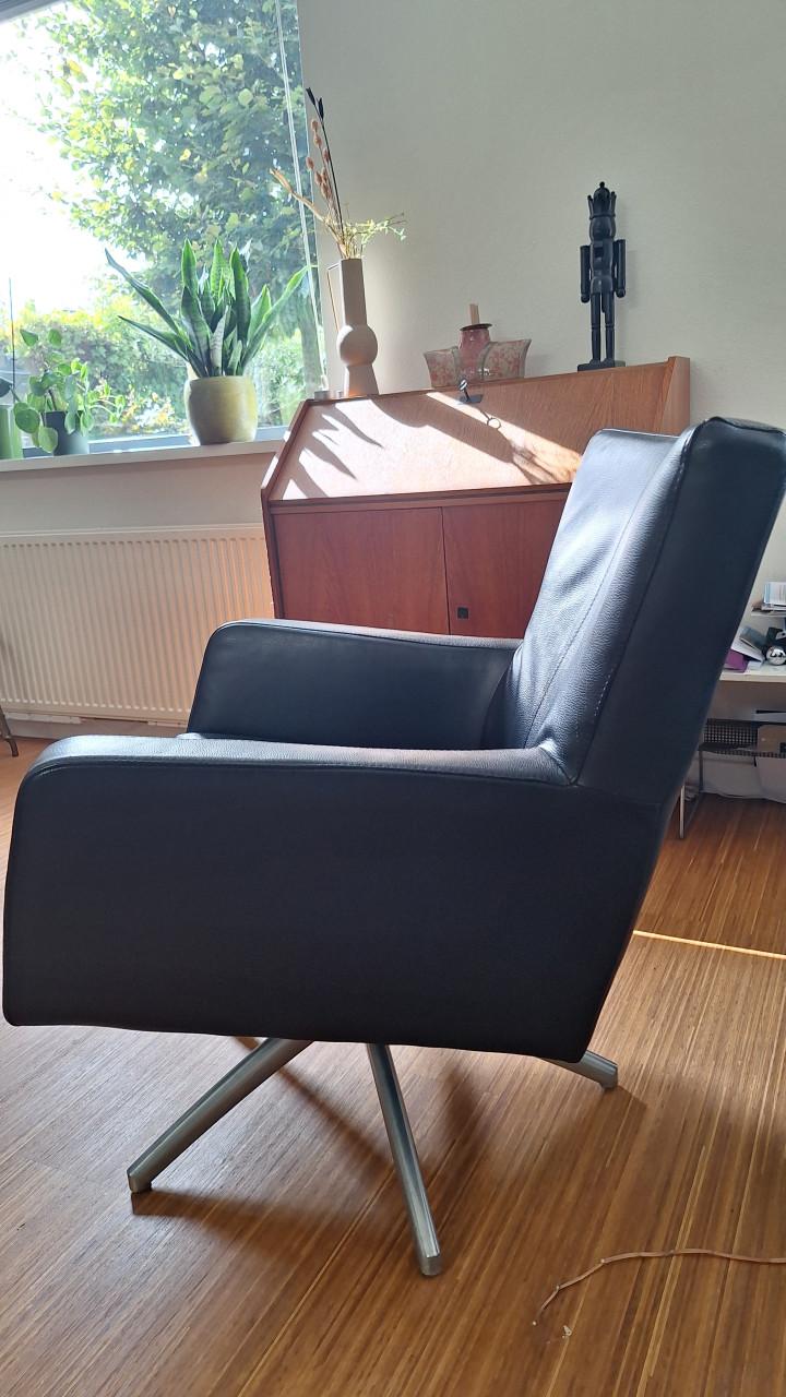 Zwart lederen design fauteuil 'Bree's New world'