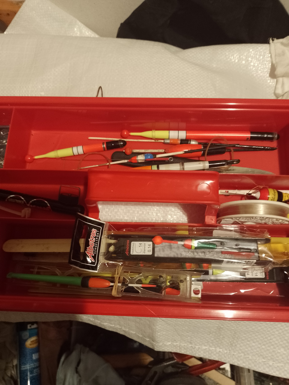 2 vaste hengels  1 telescoop + molen