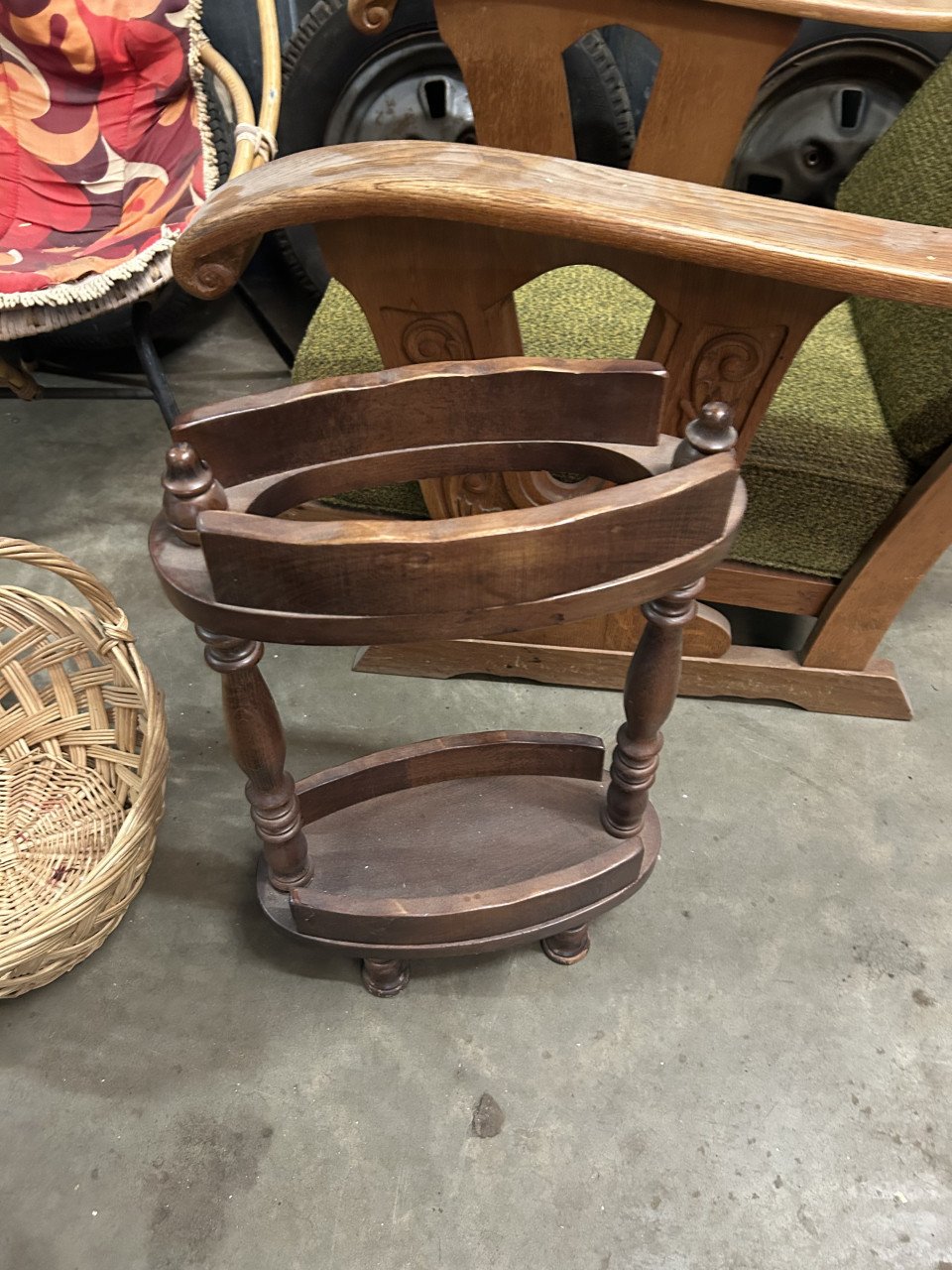 Brocante; rotan stoeltje, rookstoel, etc