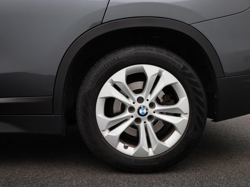 BMW X1 xdrive25e executive | automaat | lmv | parkeer sensoren | camera | c