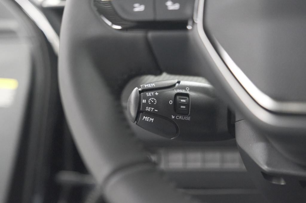 Peugeot E-2008 ev allure 54 kwh | 11 kw lader | warmtepomp | apple carplay 